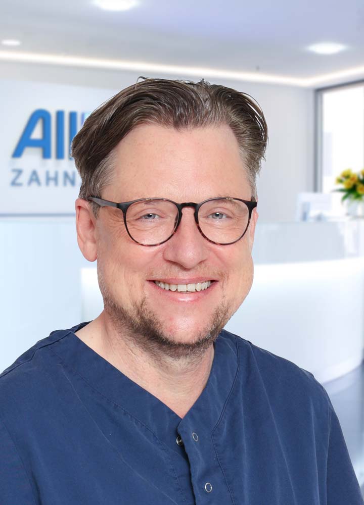 Portrait Oralchirurg Jens Rheinländer (AllDent München Hauptbahnhof)