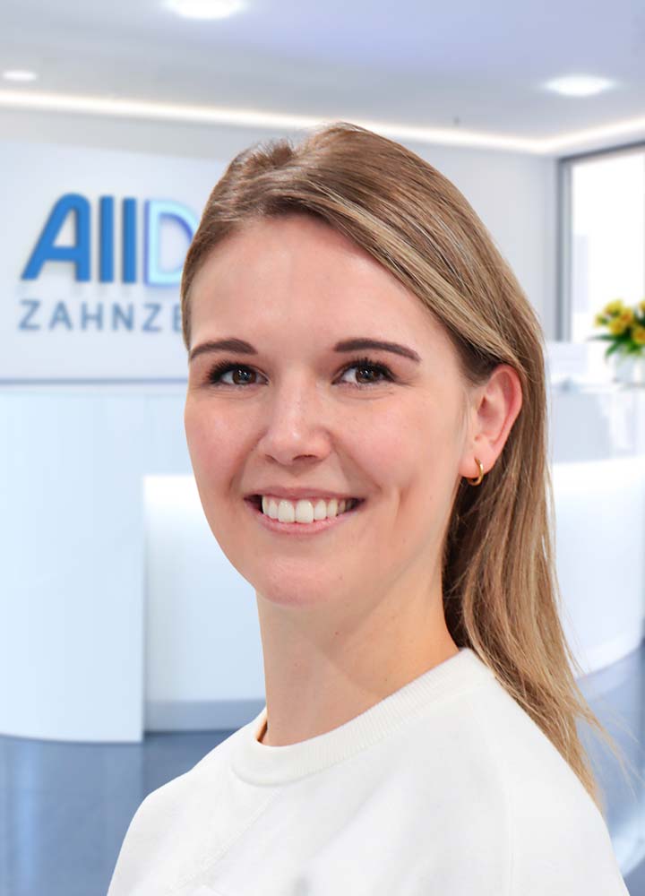 Portrait Zahnärztin Julia Neumayr (AllDent München Hauptbahnhof)