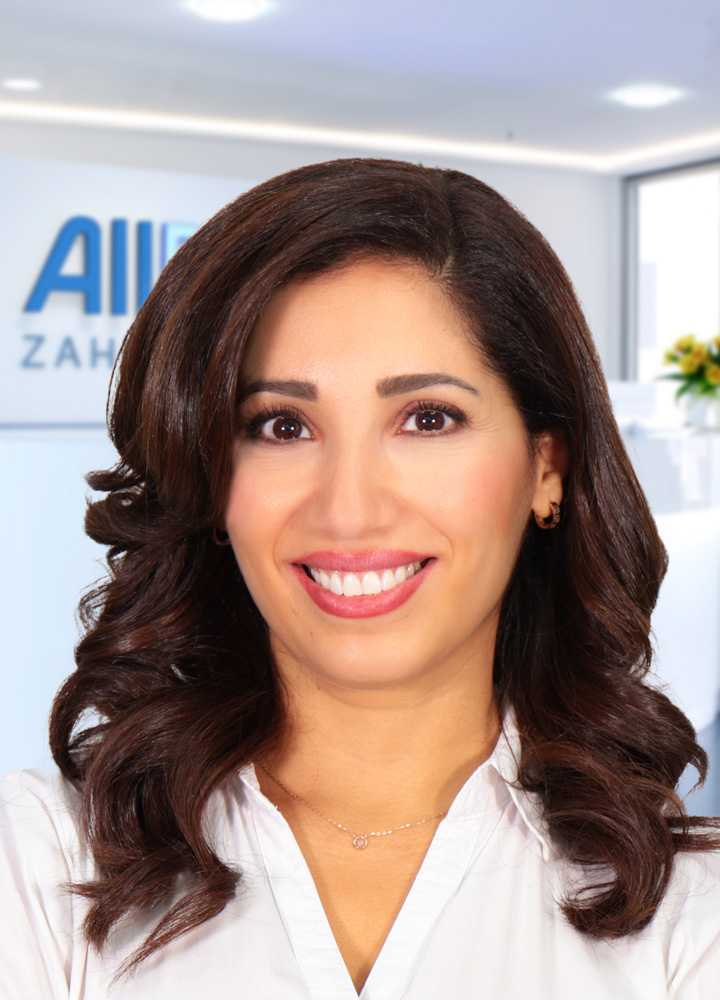 Portrait Oberärztin M. Arhami (AllDent München Ost)